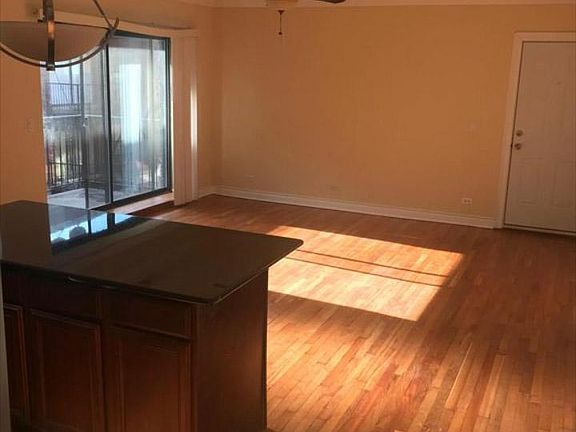2nd image of 4627-7 S Drexel Blvd #3E