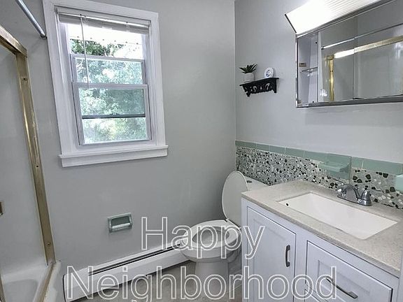 5th image of 32 Dean Dr Unit 2W