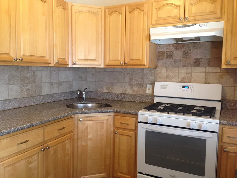 181 Anderson St — Photo 6