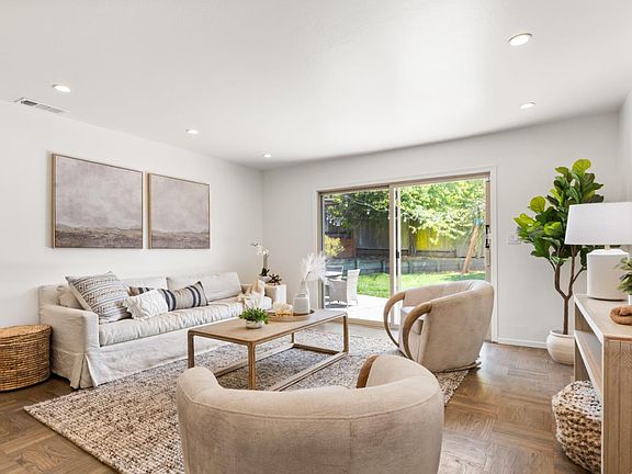5th image of 1096 Valencia Way