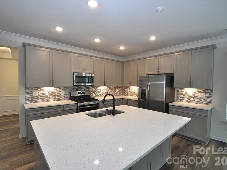 536 Laurel Walk Ln — Photo 10