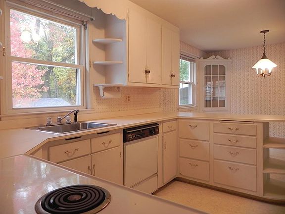 3rd image of 57 Norma Ave