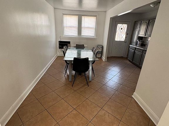 5th image of 4653 Shelbourne St
