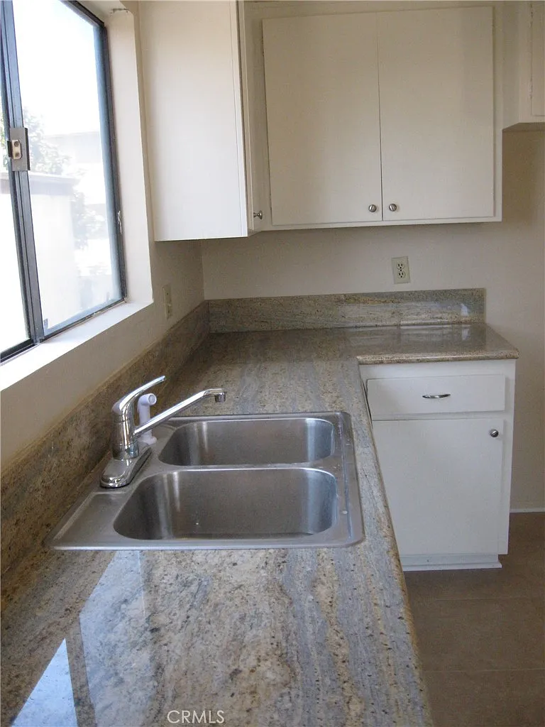 3 bed, 1600 sqft, $4,500 — Photo 3