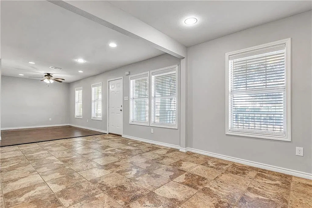 4 bed, 1915 sqft, $3,750 — Photo 3