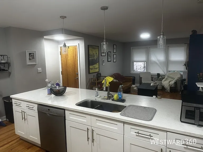 2821 W Summerdale Ave #2E — Photo 6