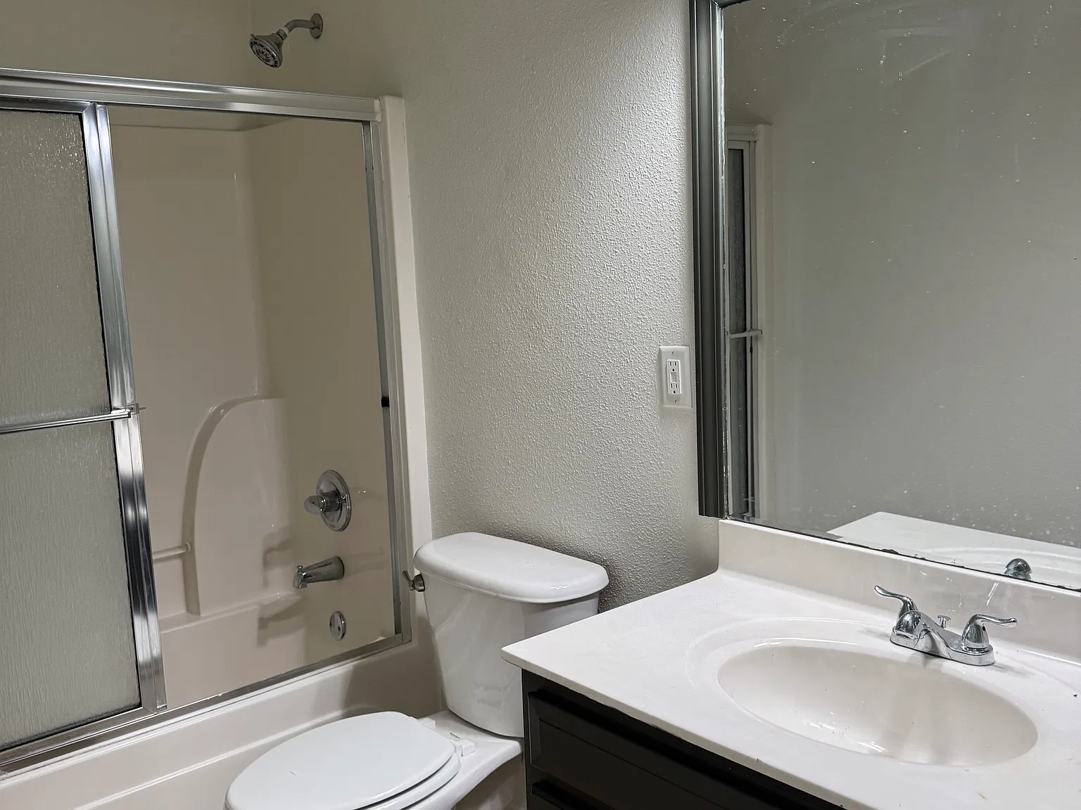 4 bed, 1900 sqft, $1,900 — Photo 3
