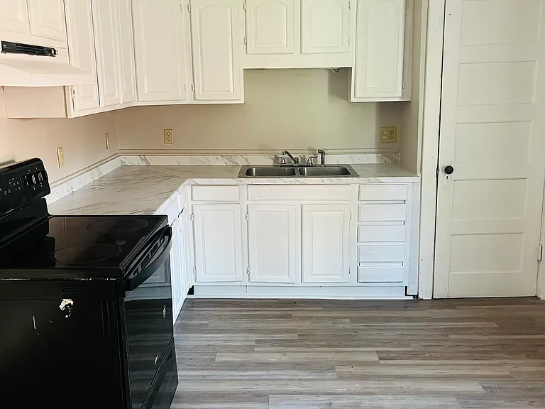 54 Maple St — Photo 6