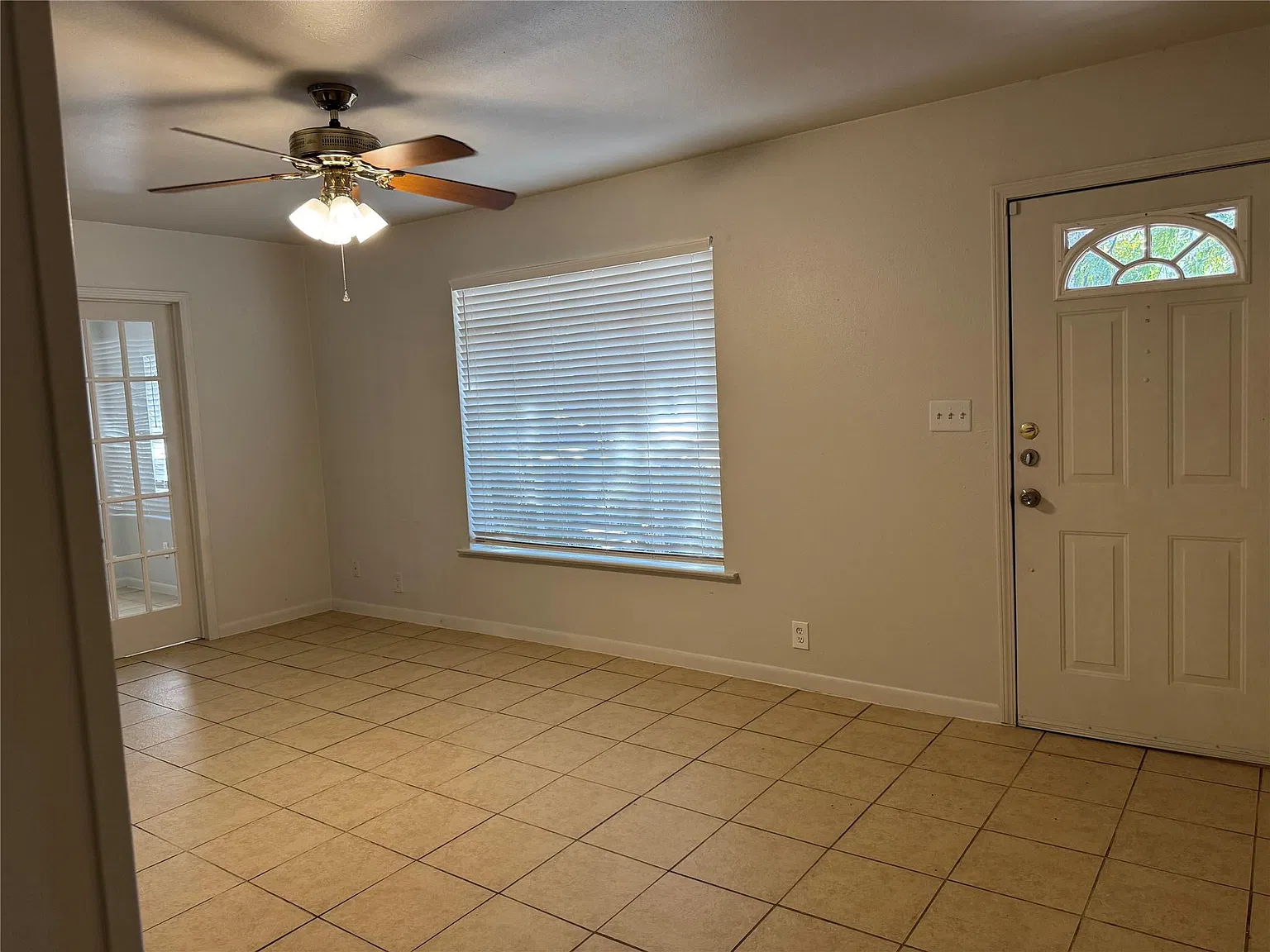 2 bed, 1.0 bath, 1224 sqft, $2,300 — Photo 4