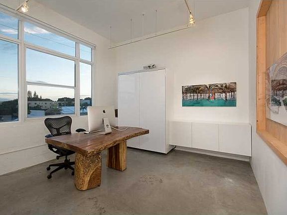 4th image of 250 NW 23rd St Unit 201