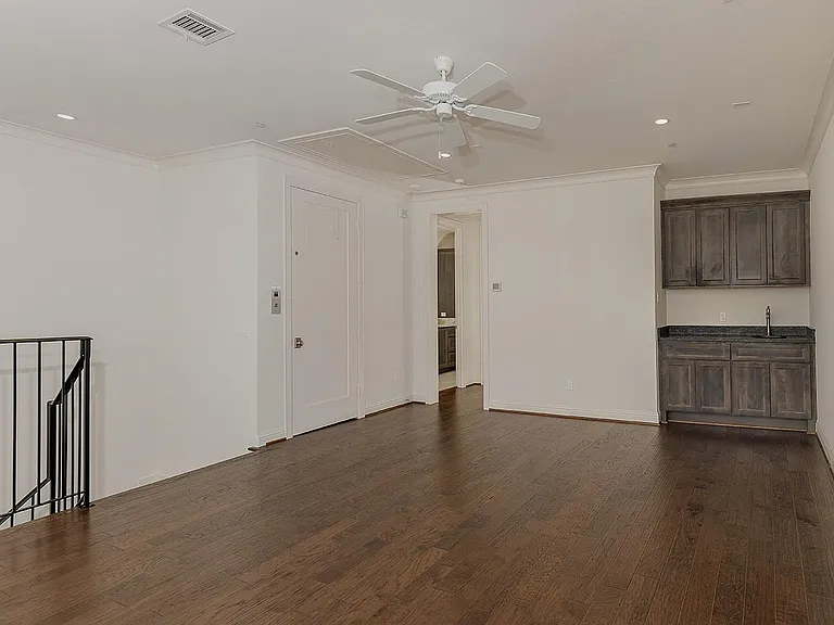 2503 Lake Front Cir — Photo 23