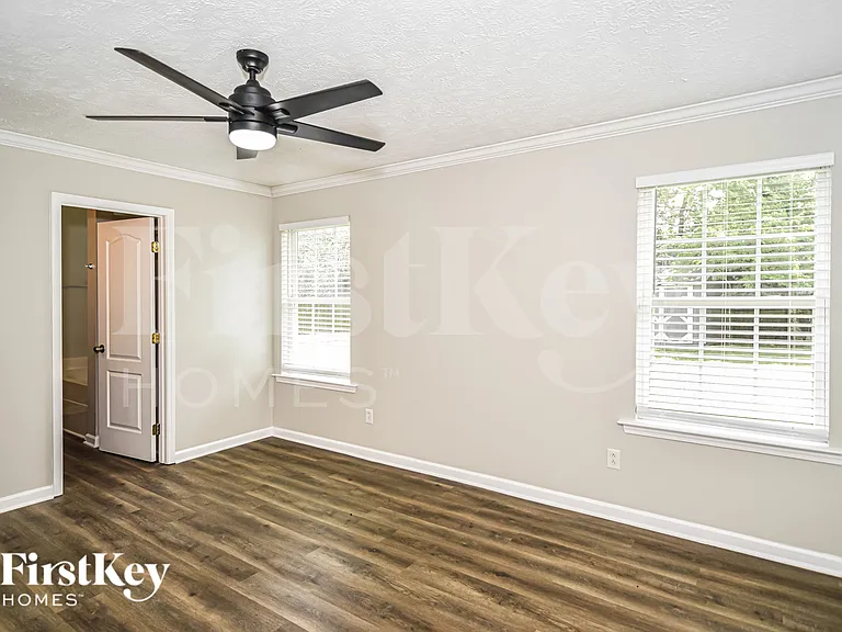 5048 Singing Hills Dr — Photo 11