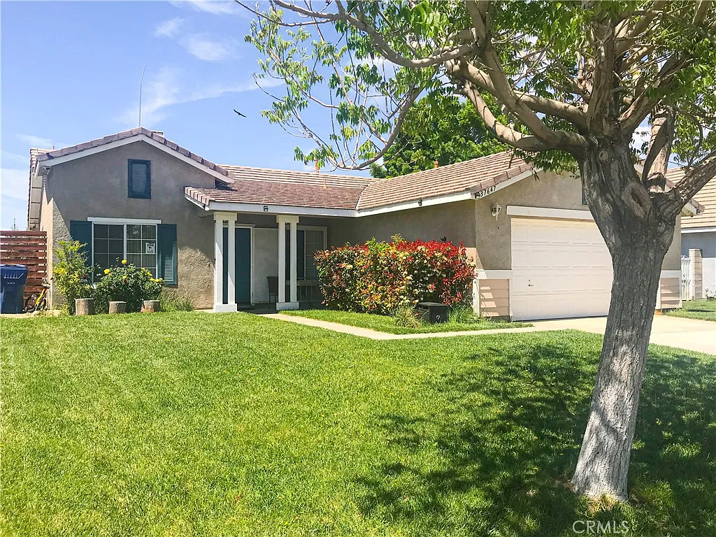4 bed, 2.5 bath, 1400 sqft, $2,950 — Photo 2