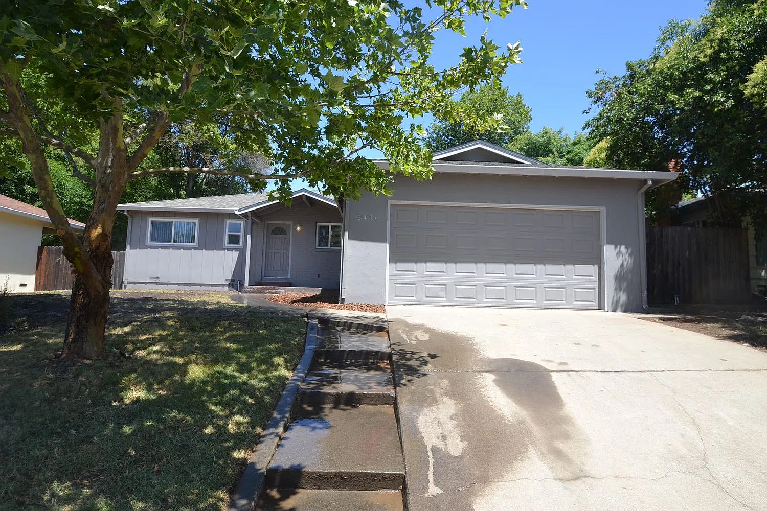 2436 Moraine Cir photo 1