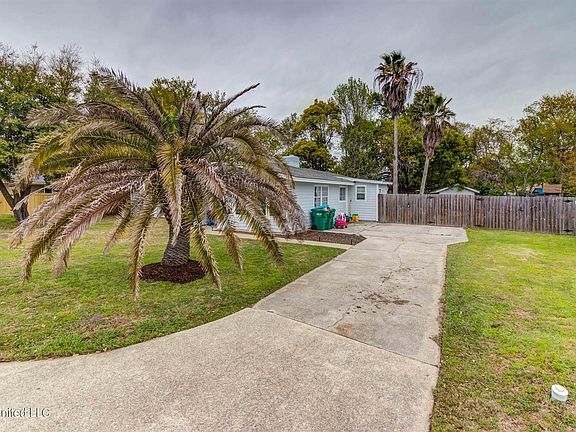 4th image of 10 Oakwood Dr