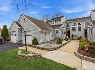 1C Cambridge Dr, Monroe Township, NJ 08831