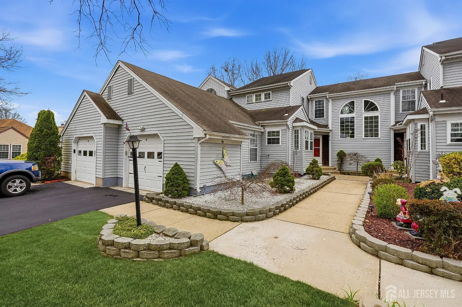 1C Cambridge Dr photo 1