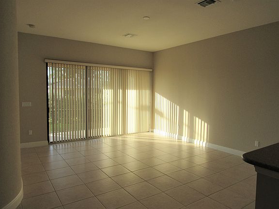 4th image of 4828 SW 17th Pl APT 2B