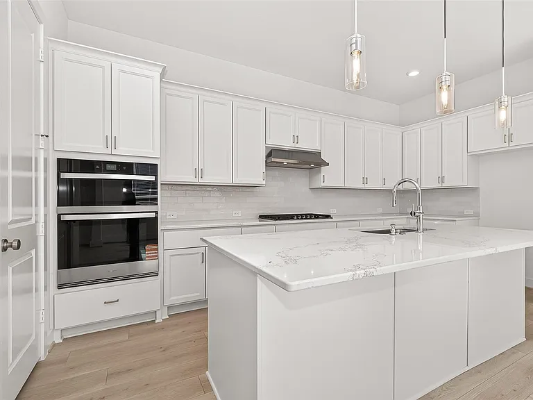 4916 Northern Woods Dr — Photo 16