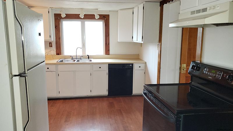 3rd image of 14 ACKERMAN Avenue