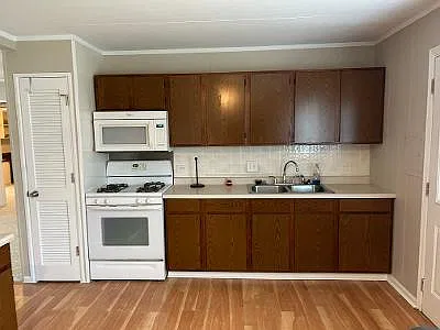 3 bed, 912 sqft, $3,100 — Photo 4
