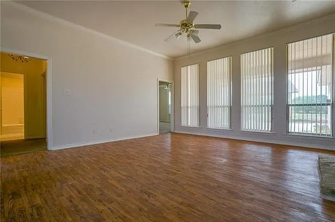 320 Twin Creek Dr — Photo 5