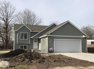 21 Floyd St SW, Wyoming, MI 49548