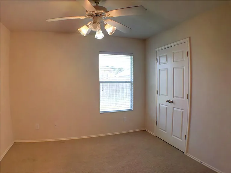 511 W South St — Photo 12