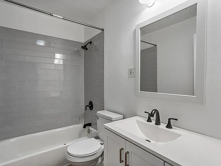 3504 Mission St — Photo 13