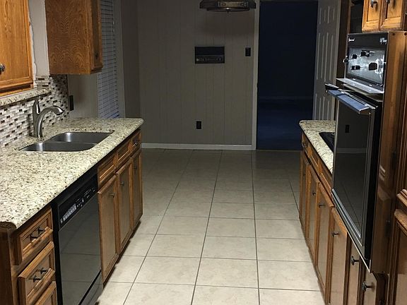 4th image of 1303 Pecan Dr