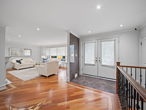 4th image of 1592 Islington Ave