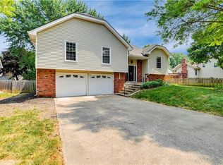 14771 S Homestead Dr, Olathe, KS 66062