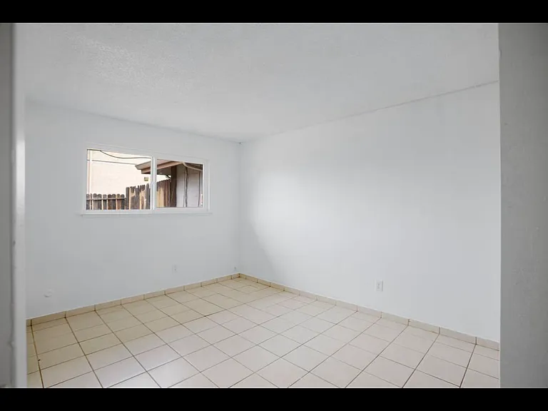 1877 Carter Way — Photo 2