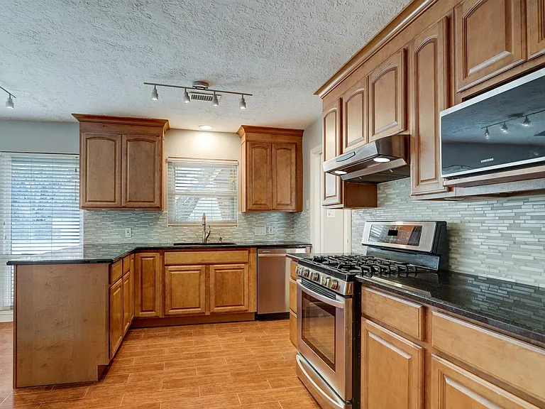8610 Bevlyn Dr — Photo 6