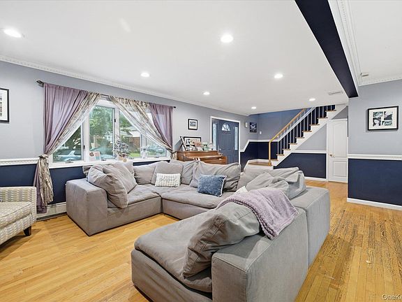 2nd image of 2618 Mount Avenue