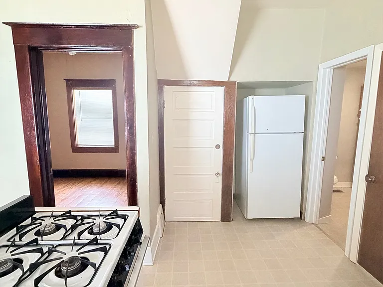428 S Clemens Ave — Photo 9