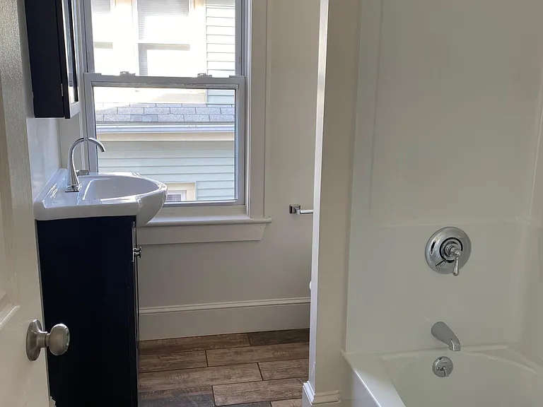 45 Lockhart Ave — Photo 9