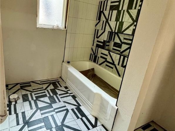 fayetteville-arkansas-442645588 picture