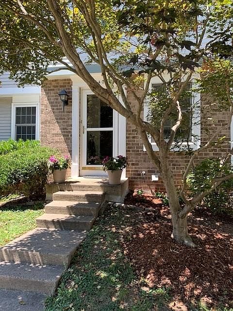 1640 Purple Sage Drive has easy access to Fairfax County Parkway