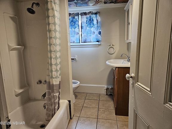 4th image of 313 Center St