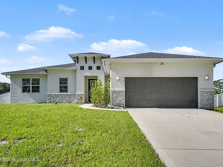 414 Caribbean St SE — Photo 4