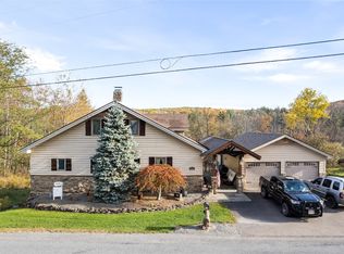 1421 Quaker Lake Rd, Brackney, PA 18812