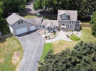 37 Chimney Hill Rd, Rochester, NY 14612