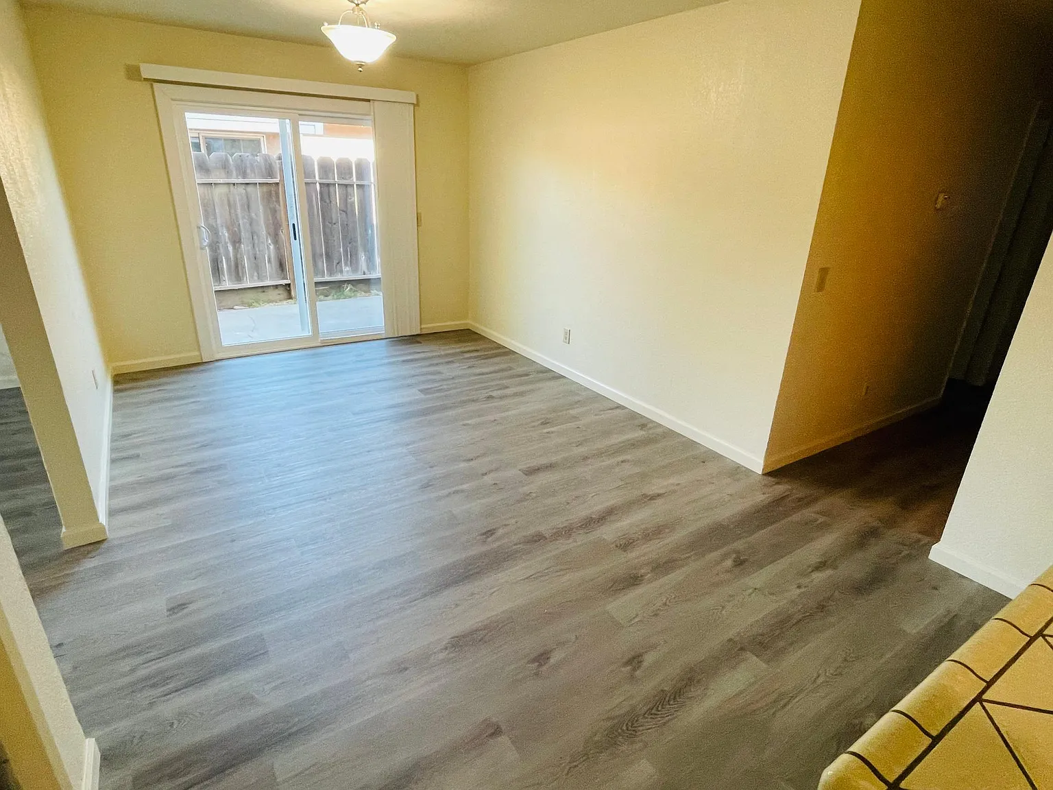 654 Meadowlark Ln — Photo 2
