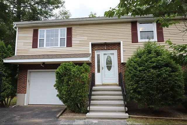 42 Wheatland St — Photo 2