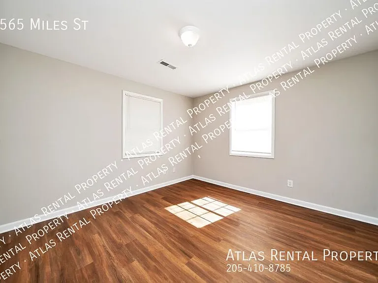 1565 Miles St — Photo 19