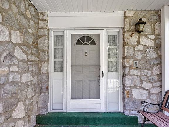4th image of 1026 Gravel Hill Rd
