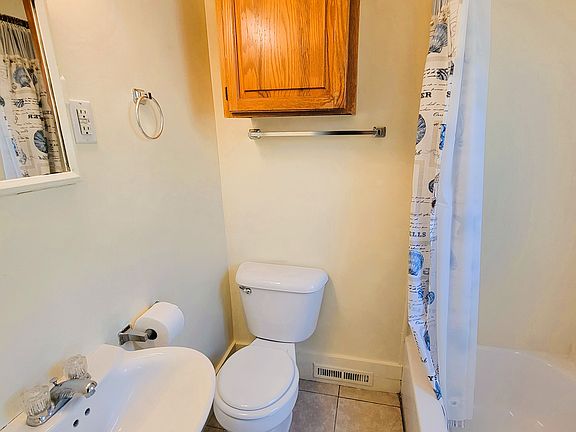 3rd image of 1219 N Fairview Ave #1