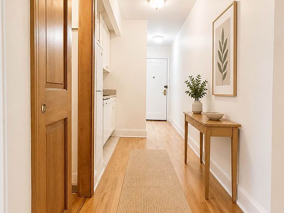 4th image of 313 W 105th St
