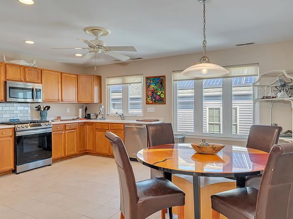 3rd image of 405 E 5th Ave #C